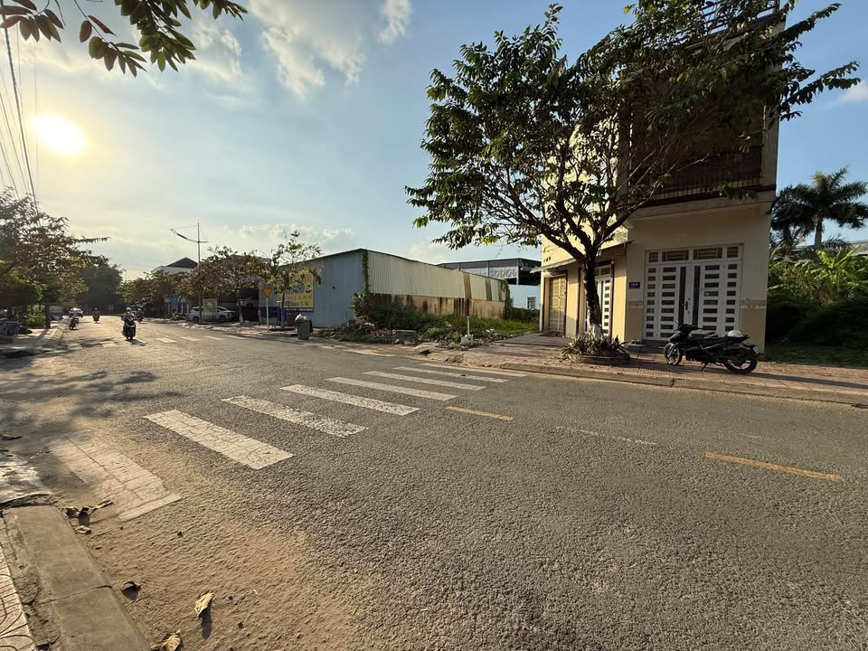 Nhà mặt tiền kinh doanh đường Lê Minh Hữu, Vĩnh Long 100,9m² giá 4,2 tỷ - Cơ hội đầu tư tuyệt vời!