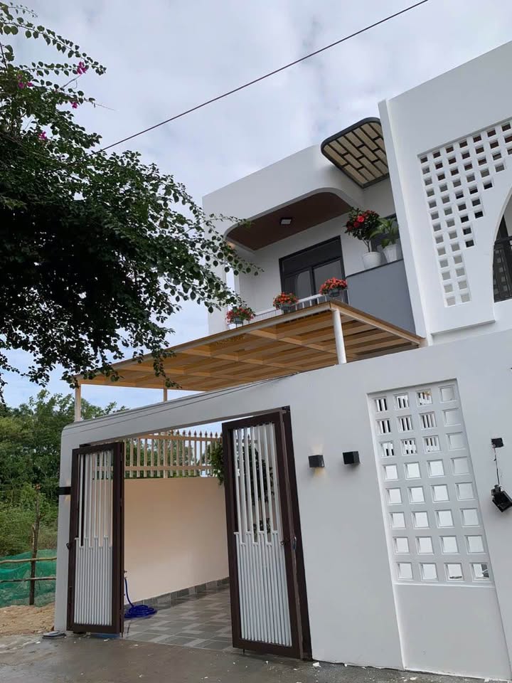 Bán nhà 2 tầng Điện Ngọc 60m² giá 2.7 tỷ - Vị trí thuận lợi, gần trường học!