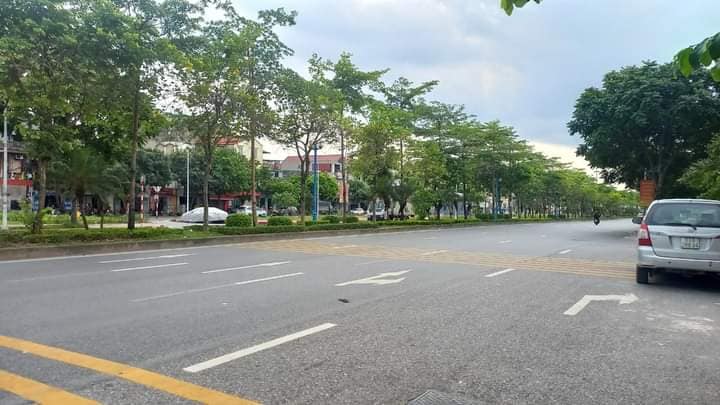 Nhà mặt phố Cổ Linh, Long Biên 120m² giá 26 tỷ - Kinh doanh đỉnh cao!