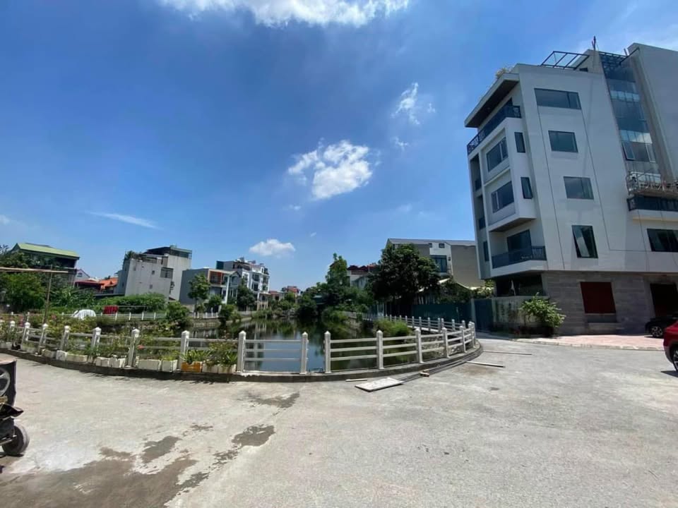 Bán đất tặng nhà C4 Ngọc Thụy 85m² giá 7.9 tỷ - Vị trí đẹp, thoáng đãng!
