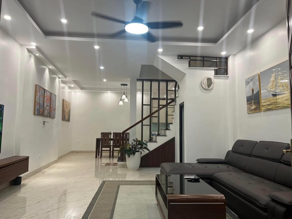 Nhà phố Ngô Xuân Quảng 43m² giá 3 tỷ - Đường rộng, ô tô tránh nhau!