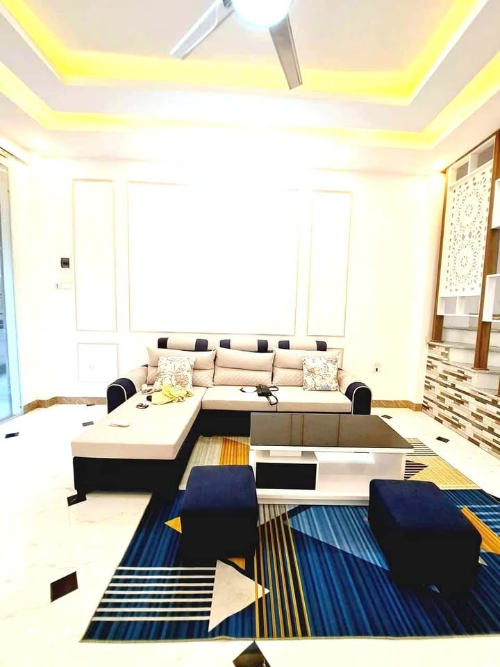 Nhà Thạch Bàn 6 tầng 40m² giá 3 tỷ - Kinh doanh đắc địa, ô tô đỗ cửa!