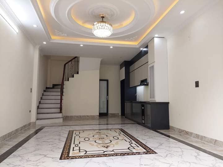 Nhà riêng Thạch Bàn 34m² giá 4.3 tỷ - Ô tô vào nhà, tiện ích đầy đủ!