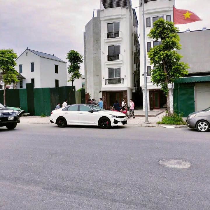 Nhà phố Cự Khối Long Biên 30m² giá 2.45 tỷ - Thiết kế hiện đại, giá tốt hiếm có!