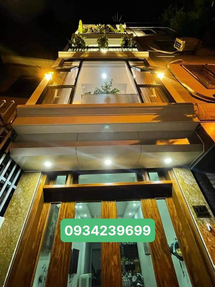 Nhà 5 tầng Ngọc Lâm 40m² giá 4 tỷ - Đẹp lung linh, nội thất xịn xò!