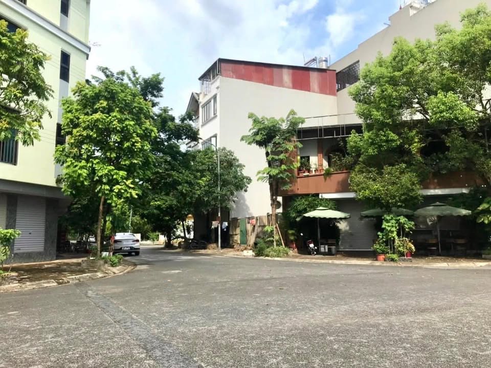 Đất tái định cư Giang Biên 85m² - Kinh doanh đỉnh, Sổ đỏ chính chủ!