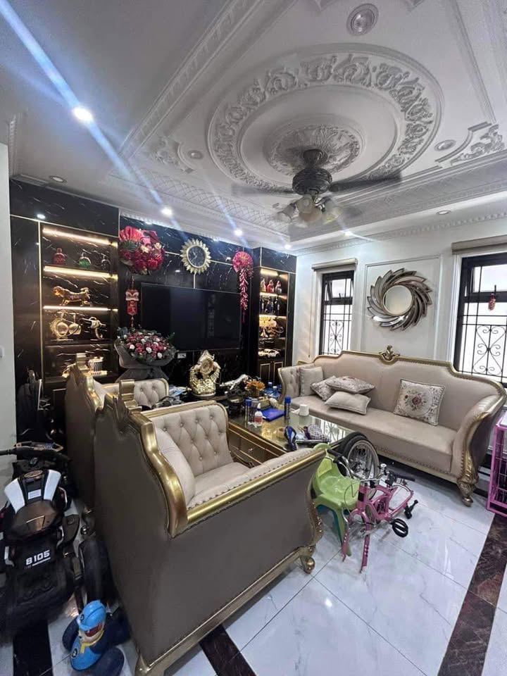 Nhà phố Sài Đồng 35m² giá 4 tỷ - Lô góc, nội thất sang trọng, gần hồ điều hòa!