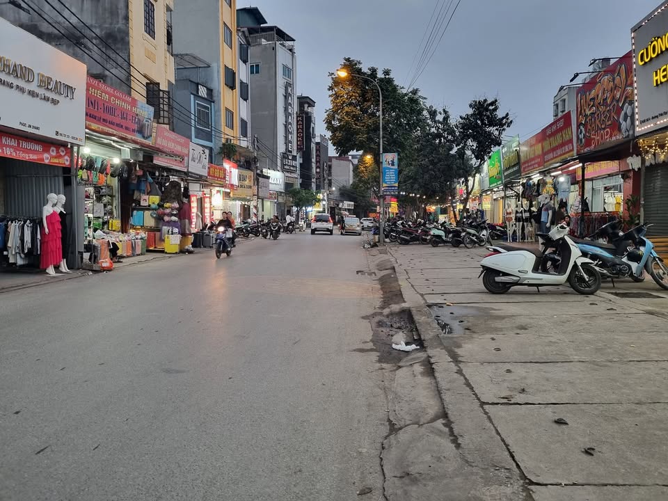 Nhà 3 Tầng Mặt Đường Kinh Doanh Trâu Quỳ - Gia Lâm 75m² Giá 7.5 Tỷ