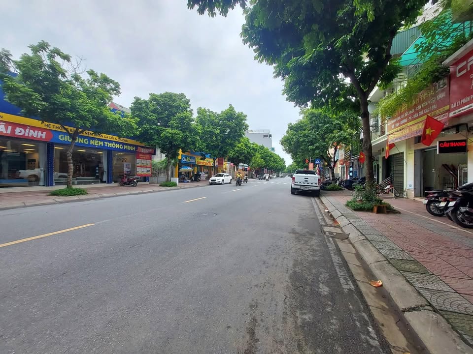 Đất Thạch Bàn Long Biên 40m² giá 2 tỷ - Lô góc ô tô đỗ cổng