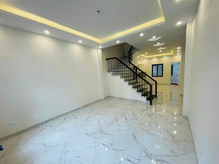 Nhà phố Thượng Thanh, Long Biên 40m² giá 2.55 tỷ - Nhà mới ở ngay, ô tô tải vào tận nơi!