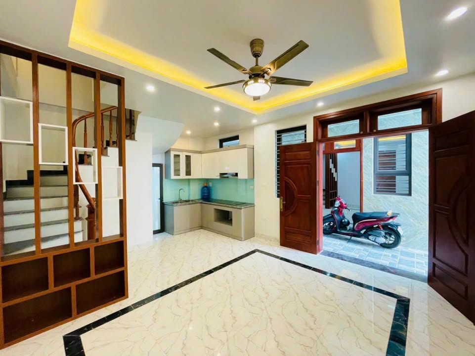 Nhà xây mới 5 tầng 31m² tại Thượng Thanh, Long Biên - Ô tô đỗ cổng, giá chỉ 2.68 tỷ!