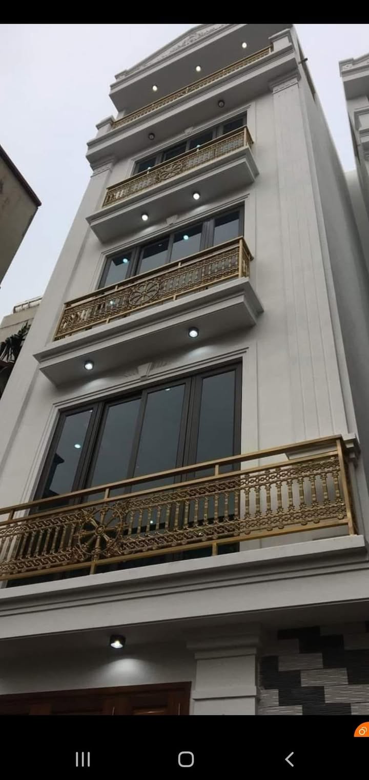 Nhà 5 tầng Thạch Bàn 32m² giá 2.8 tỷ - Thiết kế tỉ mỉ, không gian thoáng đãng!