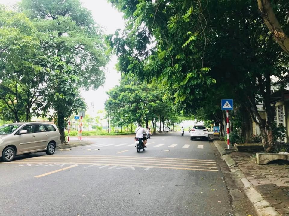 FrontHouse đường Phạm Khắc Quảng, Giang Biên 61m² - Vị trí đắc địa, tiềm năng phát triển!