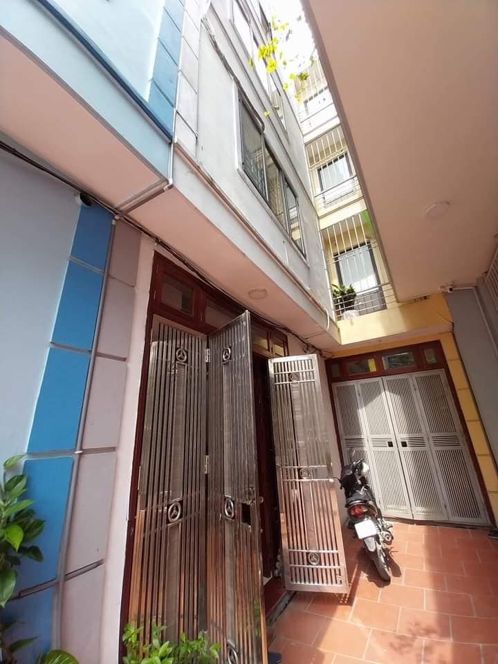 Nhà 5 tầng phố Gia Quất, Long Biên 30m² giá 2.75 tỷ - Thiết kế hiện đại, sổ đỏ chính chủ!
