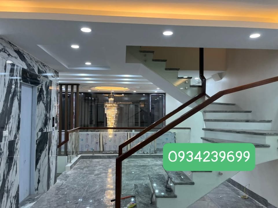Nhà phố Gia Thụy 78m² giá 15.9 tỷ - Thiết kế hiện đại, gara ô tô