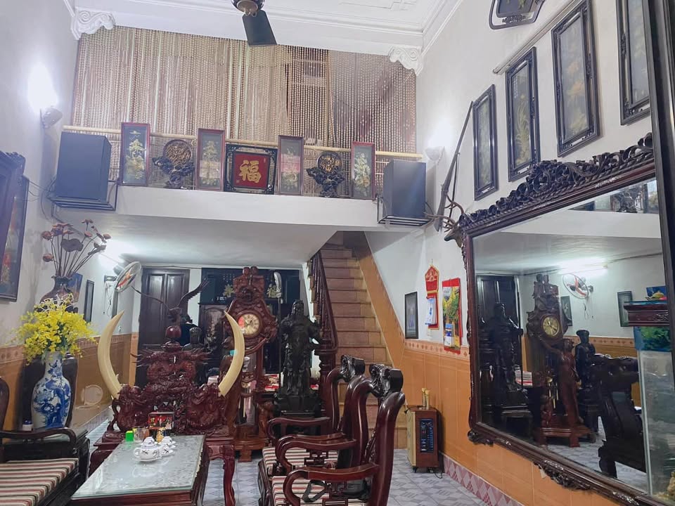 Nhà phố Ngọc Thụy 80m² giá 6.15 tỷ - Vị trí trung tâm tiện ích bủa vây!