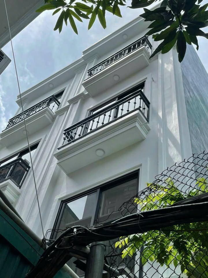 Nhà 4 tầng Ngõ 366 Ngọc Lâm, Long Biên 54m² giá 4.55 tỷ - Thiết kế hiện đại, gần chợ
