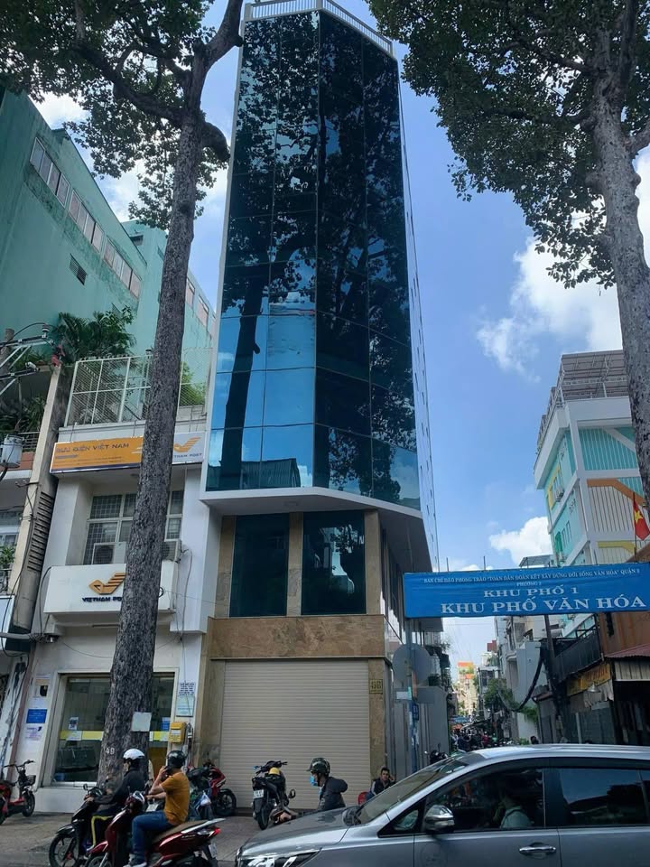 Cho thuê tòa nhà góc 2 mặt tiền đường Cao Thắng, Quận 3, 130m² - Vị trí đắc địa phù hợp kinh doanh!