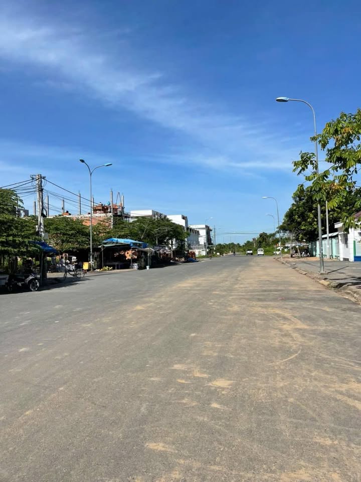 Nhà phố hiện đại 1 trệt 2 lầu tại KĐT Phú An, Cần Thơ - Giá chỉ 5.5 tỷ!