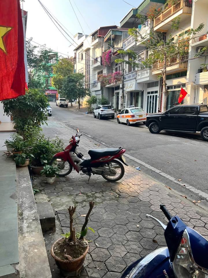 Bán nhà 2 tầng đường Cao Bá Quát, Cốc Lếu, 92m² - Vị trí đắc địa kinh doanh