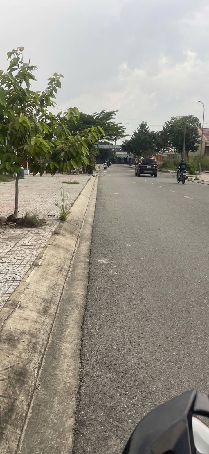 Đất nền đường 32, Tân Hiệp, Tân Uyên 682m² giá 5.7 tỷ - Tiềm năng đầu tư lớn!