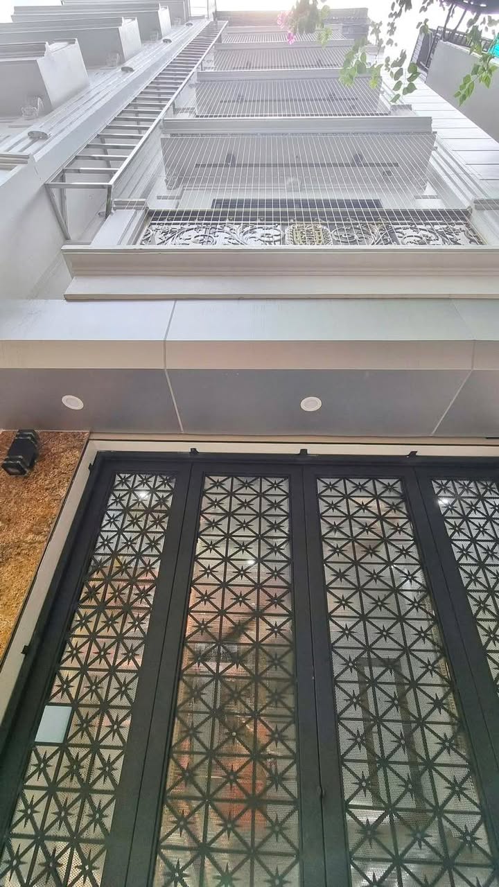 Nhà phố Bùi Xương Trạch, Thanh Xuân 37m² giá 12 tỷ - Dòng tiền ổn định với thang máy!