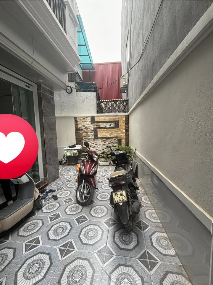 Nhà 4 tầng độc lập ngõ 46 Lạch Tray - Sân cực rộng giá 3,8 tỷ