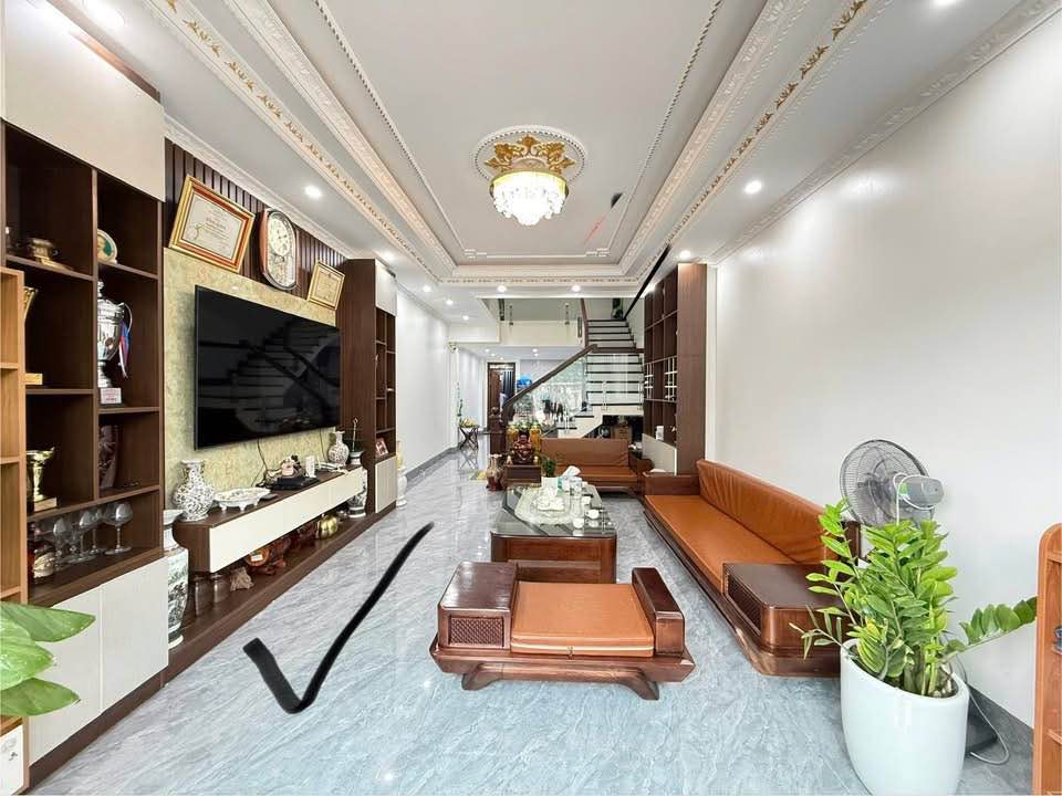 Nhà 3 tầng Nguyễn Trãi 127.5m² giá 3 tỷ - Sẵn sàng vào ở ngay!