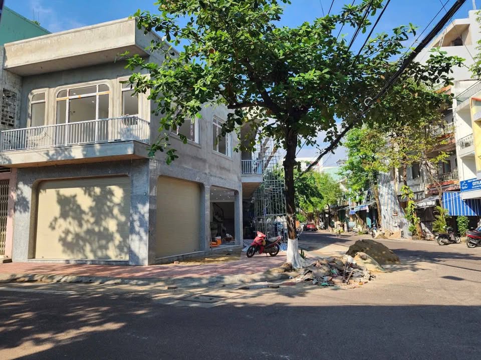 Nhà nguyên căn góc 2 mặt đường Tăng Bạt Hổ, 105m² giá 50 triệu - Vị trí đắc địa gần biển!