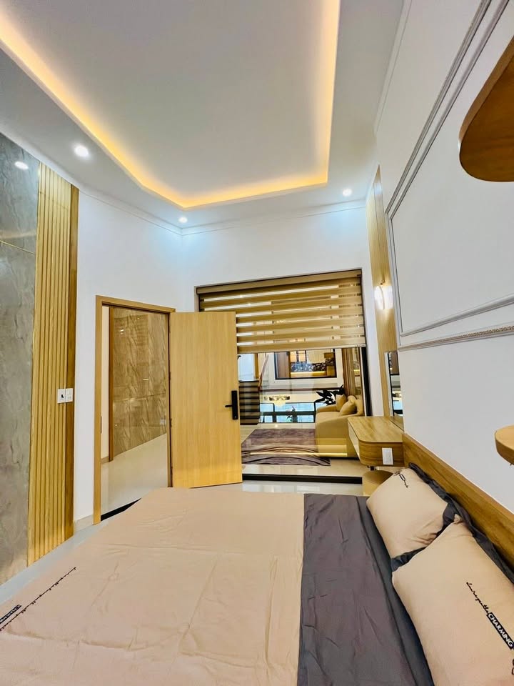 Nhà Mê Lệch Liền Kề Đường Tây Sơn 90m² giá 5.5 tỷ - Kinh doanh tốt!