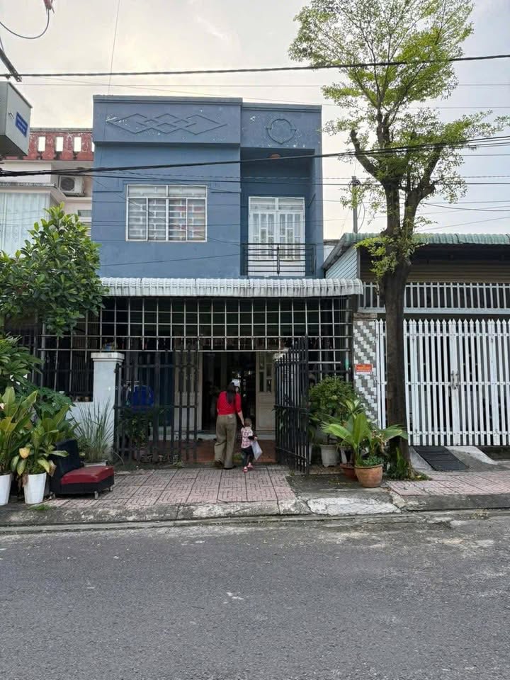 Nhà bán Tân Đông Hiệp Dĩ An 105m² giá 4.4 tỷ - Vị trí trung tâm an ninh!