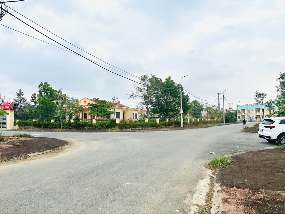 Đất nền Đông Sơn 120m² giá 1 tỷ - Sổ hồng chính chủ, đối diện trường học!