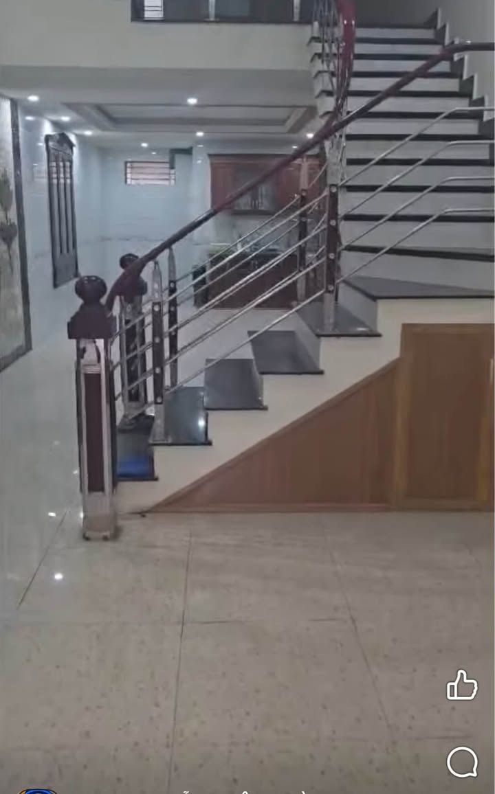 Nhà phố Văn Cao Hải Phòng 70m² giá 5.6 tỷ - Ô tô đỗ cửa, tiện ích đầy đủ!