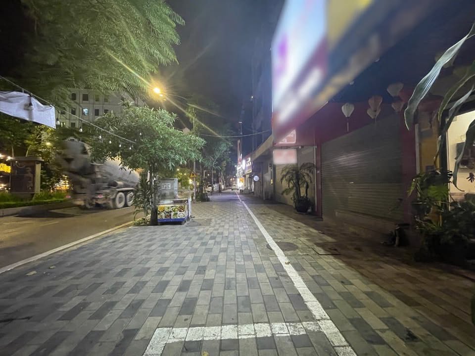 Nhà mặt phố Lạc Long Quân, Tây Hồ 92m² giá 36.5 tỷ - Kinh doanh cực đỉnh!