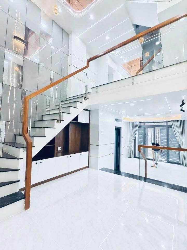 Nhà phố Bình Tân 44m² giá 6 tỷ - Full nội thất cao cấp, hẻm xe hơi!