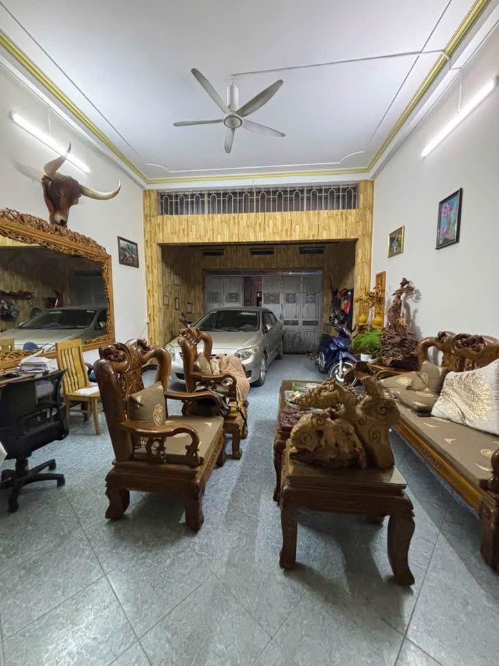 Nhà 2 tầng đường Hoàng Quy, Bắc Cường, Lào Cai 100m² giá 3.8 tỷ - Vị trí thuận lợi gần tiện ích!