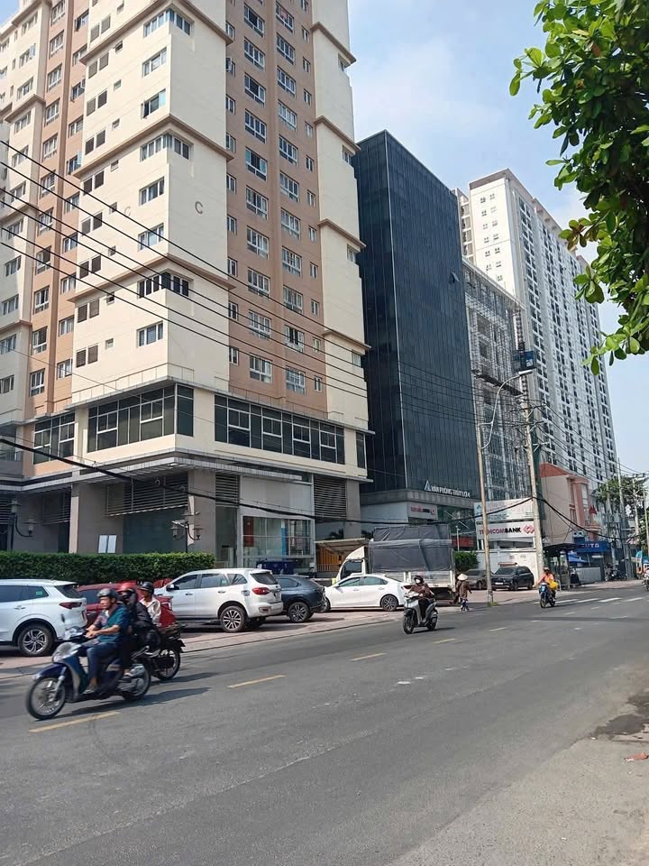 Nhà 5 tầng mặt tiền Nguyễn Xí, Bình Thạnh 79m² - Thu nhập 50 triệu/tháng!