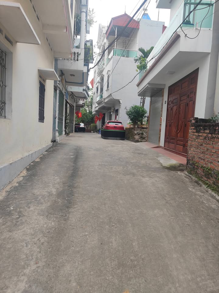 Đất nền mặt tiền đường Nguyễn Du, Việt Trì 63.9m² giá 1 tỷ - Sổ đỏ chính chủ, ô tô vào tận nhà!