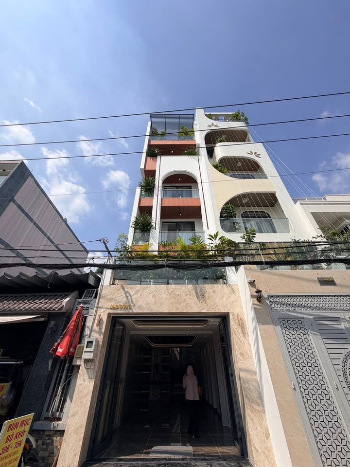 Nhà mới xây thang máy đường Quang Trung, P10, Gò Vấp 84m² giá 16.9 tỷ - Sẵn sàng vào ở!