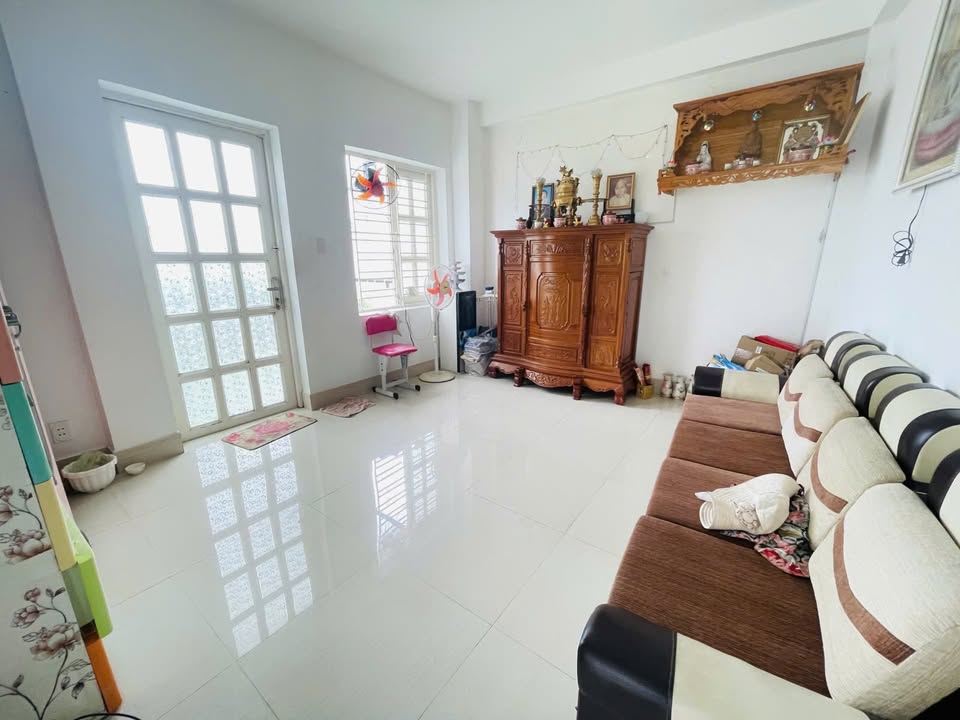 Nhà Gò Vấp 101m² giá 8 tỷ - Hẻm ô tô thông, gần chợ Thạch Đà!