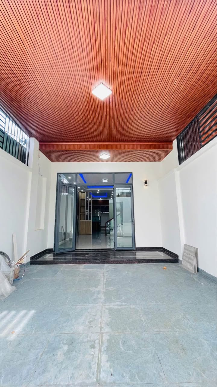 Nhà liền kề hiện đại hẻm Lý Nam Đế, Pleiku 133.5m² giá 2.6 tỷ - Sẵn sàng vào ở!