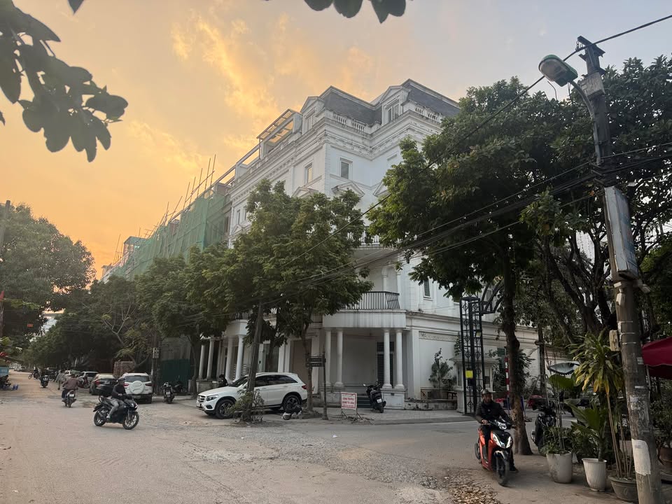 Townhouse BT Louis IV Đại Mỗ 160m² giá 53 tỷ - Vị trí đắc địa, tiềm năng phát triển!