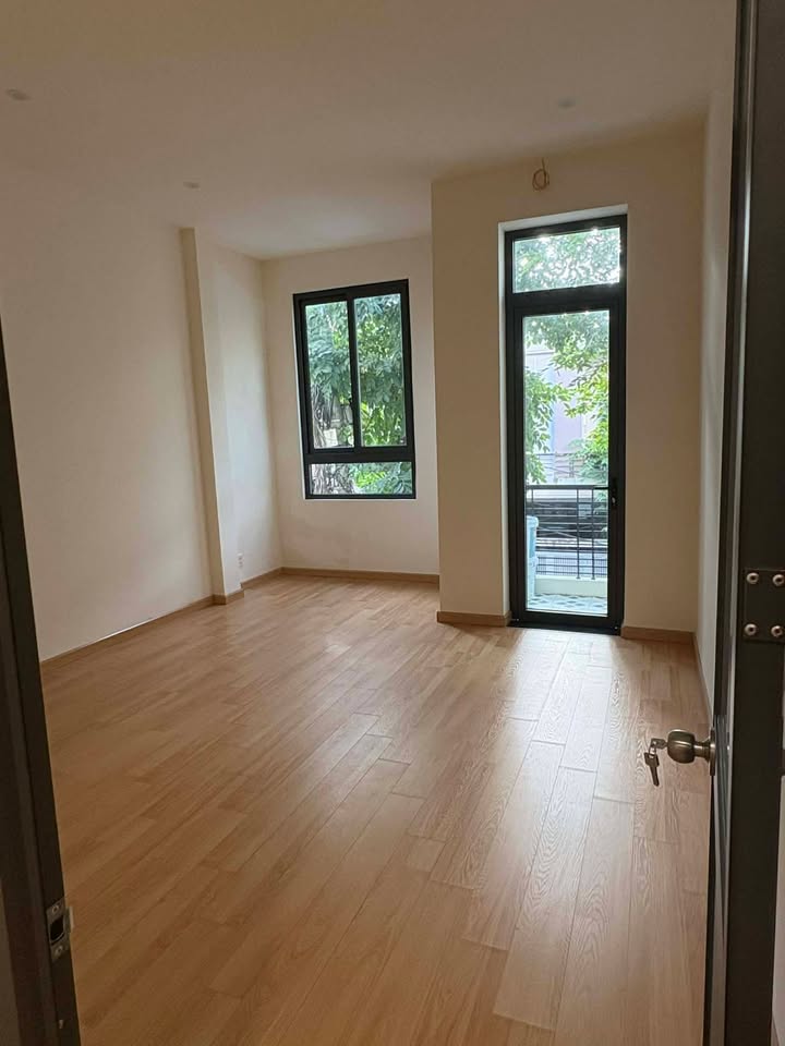 Nhà cho thuê mới 2 tầng mặt tiền Hoàng Xuân Nhị, Hải Châu 60m² - Giá chỉ 15 triệu!