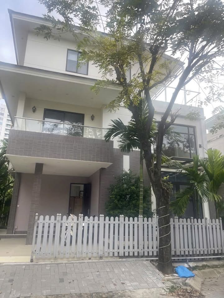 Biệt thự Valora Island Bình Hưng 154m² giá 23.5 tỷ - An ninh 24/24, sân vườn thoáng mát!