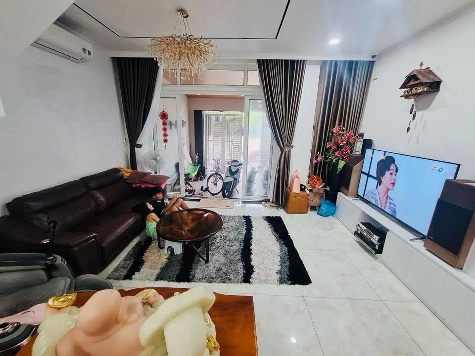 Nhà phố Hiệp Phú, Quận 9 - 90m² giá 9.2 tỷ - Ô tô vào tận nhà!