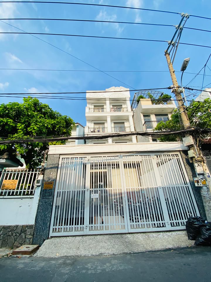 Căn hộ dịch vụ ngay Vincom Thủ Đức 157m² giá 24 tỷ - Đầu tư sinh lời ngay!