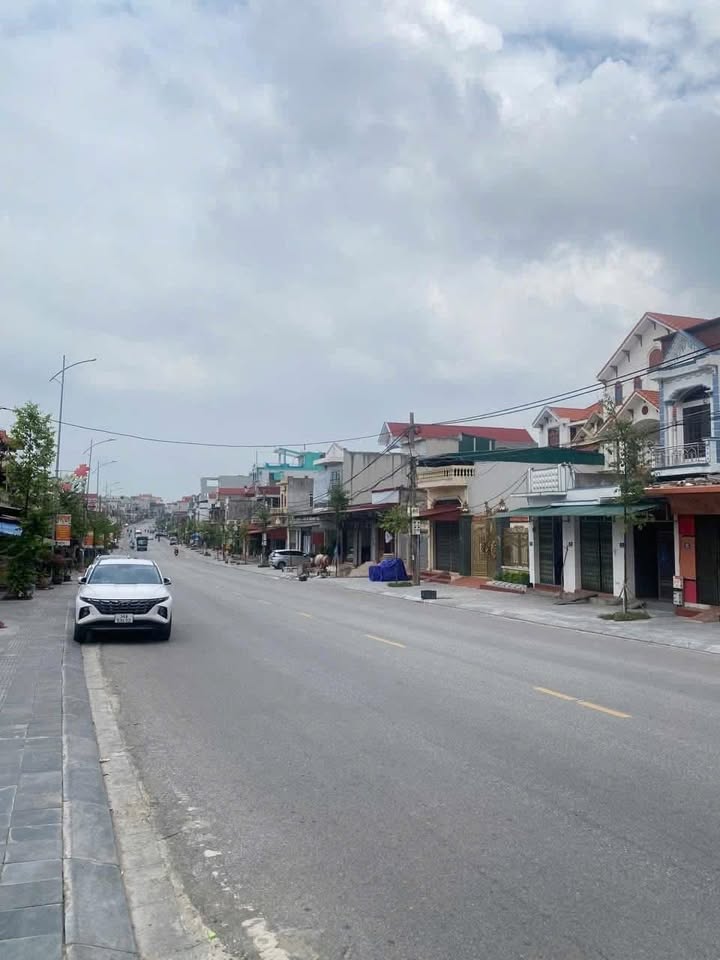 Nhà 3 tầng mặt tiền đường Quốc lộ 37, DT 112m² - Đầu tư sinh lời ngay!