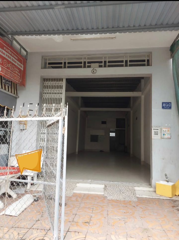 Nhà mặt tiền ngã tư Phạm Văn Nhờ 100m² giá 6.5 triệu - Vị trí kinh doanh đắc địa!