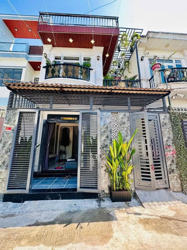 Nhà riêng tại Hưng Long, Bình Chánh 92m² - Sổ hồng chính chủ, giá thương lượng thoải mái!