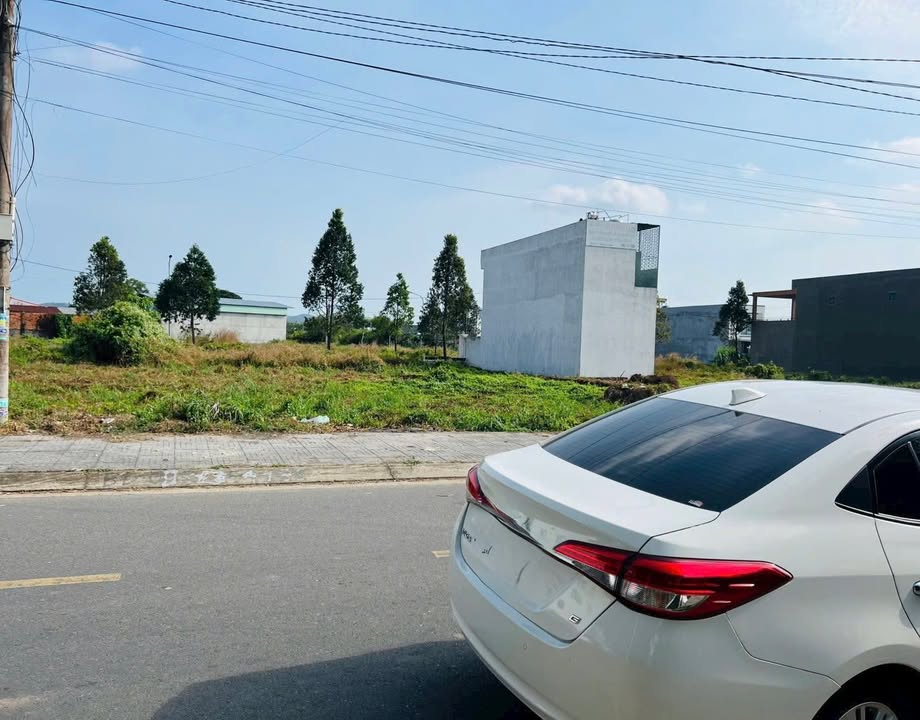 Đất thổ cư 130m² đường Hồ Tri Tân, thị trấn Long Điền - Giá 2.4 tỷ, vị trí đẹp!